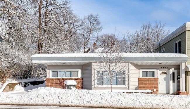 Building Photo - 2101 Como Ave