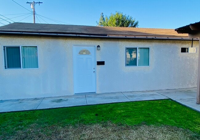 Building Photo - 4014 N Foxdale Ave