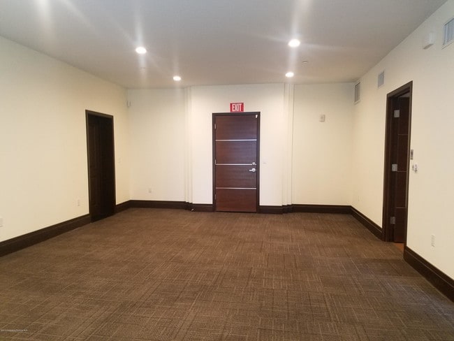 Building Photo - 418 E Las Tunas Dr