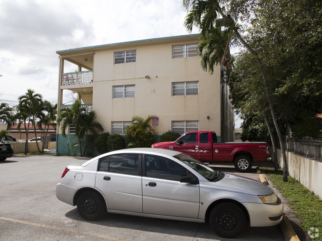 Foto del edificio - 30 NW 51st Ave