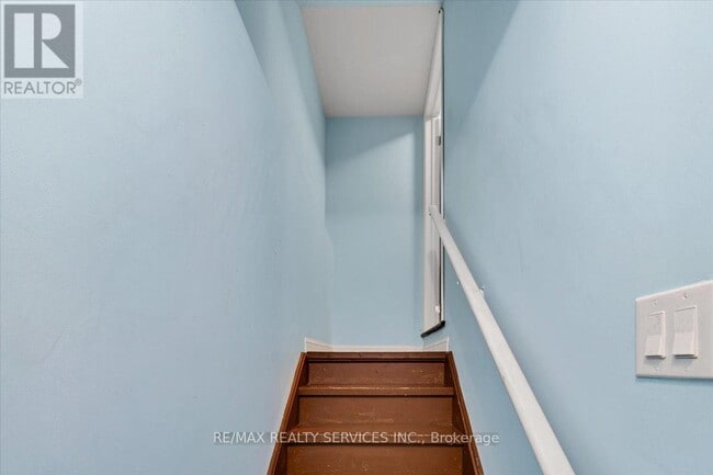 Photo du bâtiment - 524 Attenborough Terrace