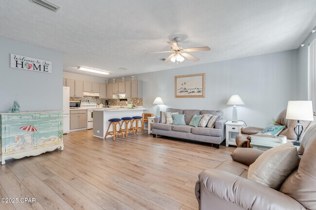 Foto del edificio - 17642 Front Beach Rd