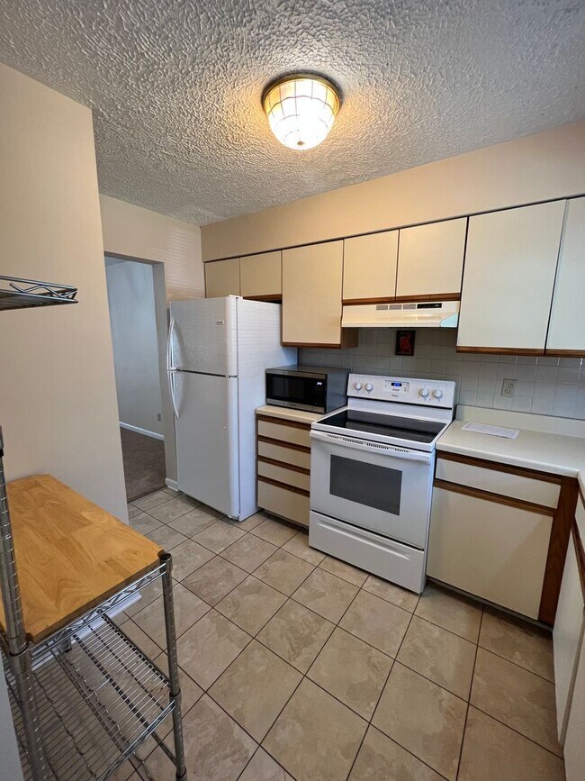 Foto del edificio - 2 Bedroom/1.5 bathroom townhouse for rent $1,300 month