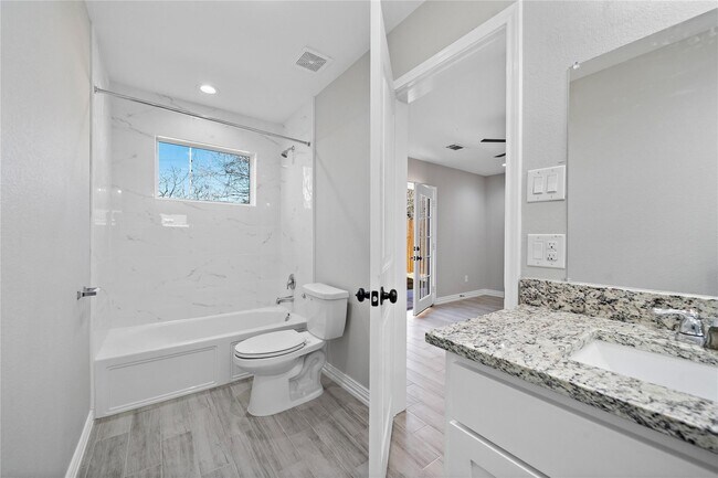 Building Photo - 3425 Mt Pleasant St