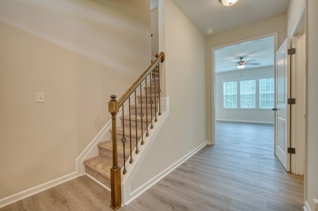 Building Photo - 305 E Webber Ln