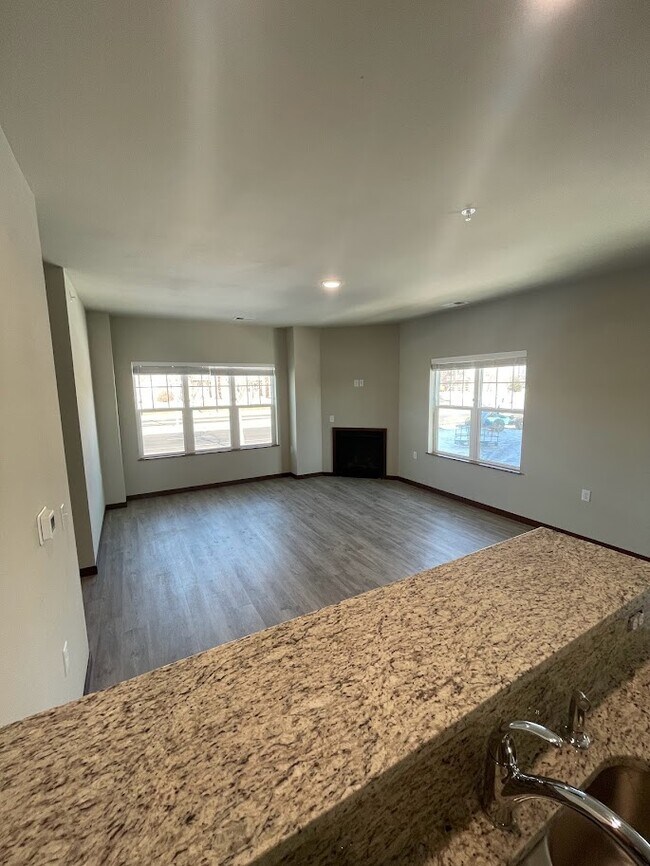 Building Photo - Driscoll Drive Townhomes (6402-6416)