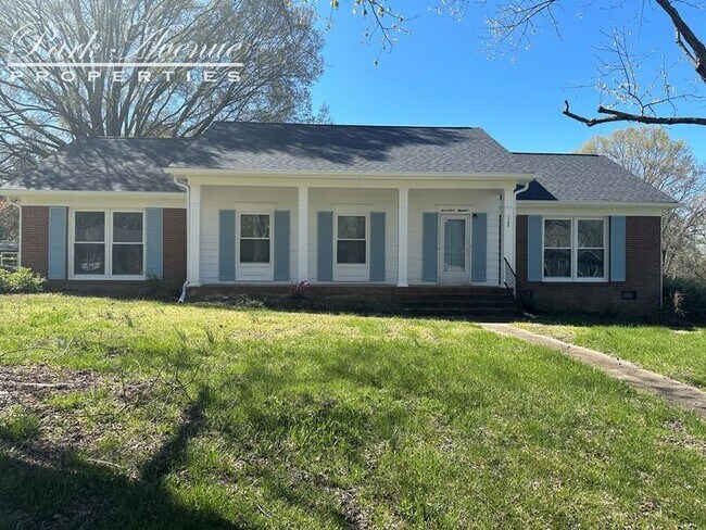 Building Photo - 1700 Bonnie Ln