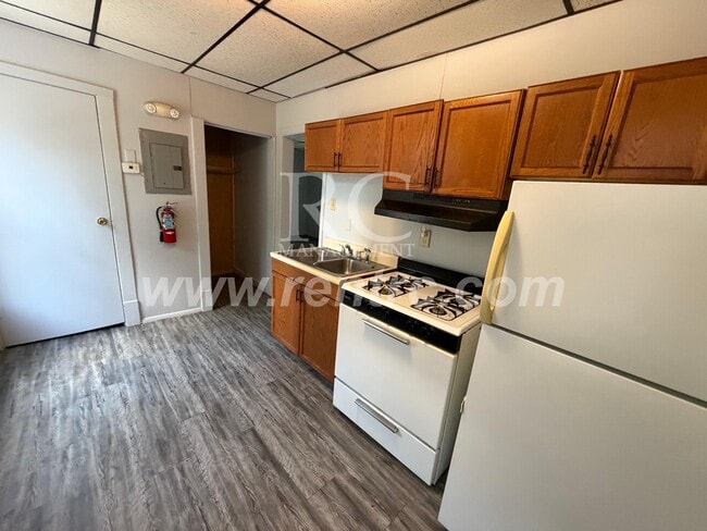 Building Photo - 1112-B Gilbert-