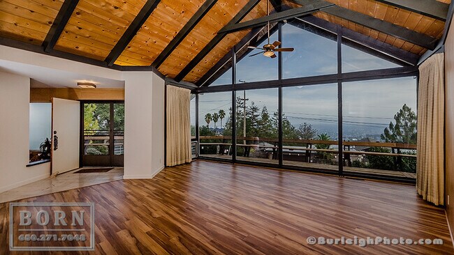 Foto del edificio - 81 Loma Rd