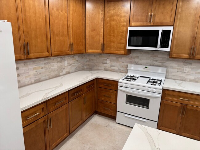 Building Photo - 6545 Birch Dr