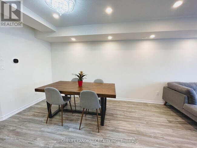 Building Photo - 15 Eaton Park Ln