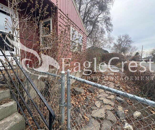 Foto del edificio - Spacious 3-Bedroom 2 bathroom Home with Great Mountain Views and Bonus Room!!