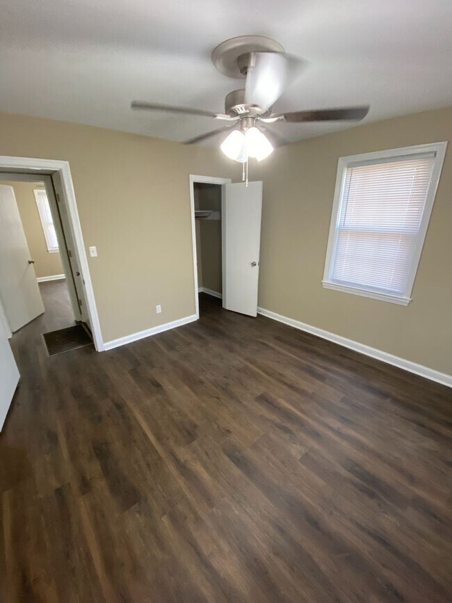Building Photo - Renovated 4/3 House Near FSU! Available Au...