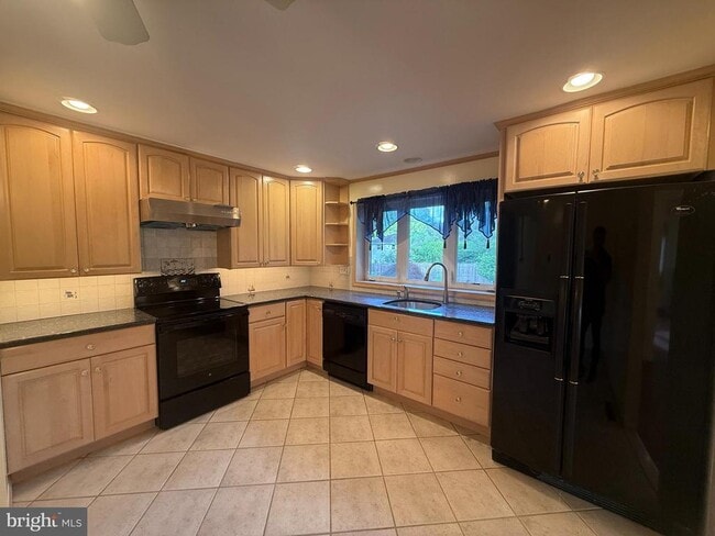 Foto del edificio - 118 Spring House Rd