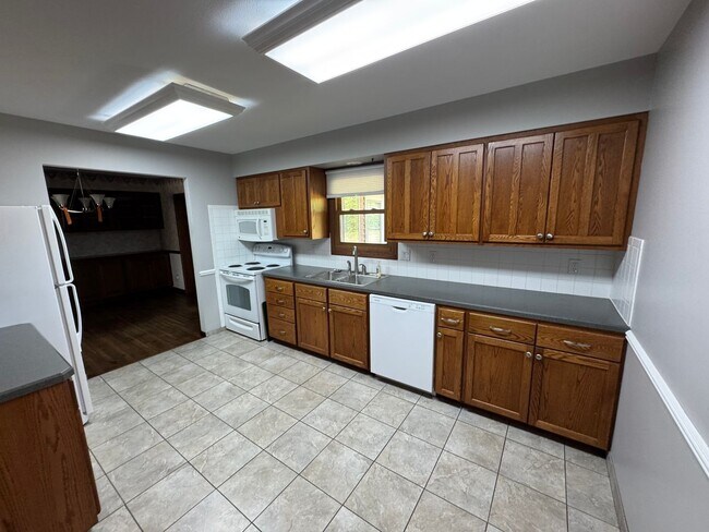 Foto del edificio - 3 bedroom 2 bath home with a bonus room in Davenport