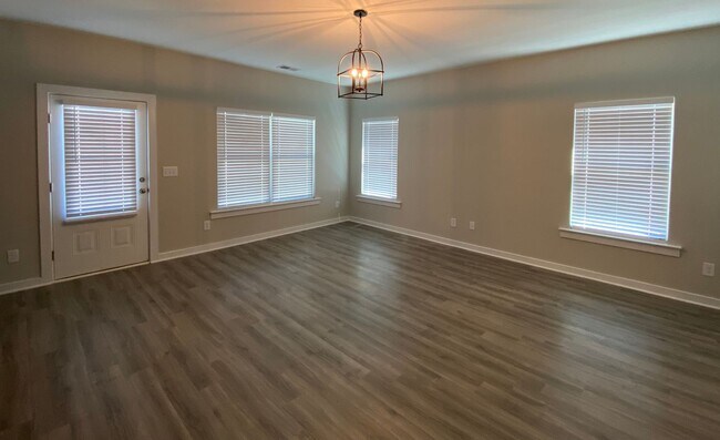 Building Photo - Home for Rent in Brookwood ... Available to View Now!!!