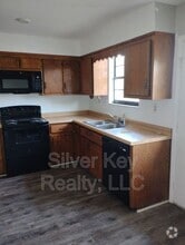 Building Photo - 823 Englewood Rd
