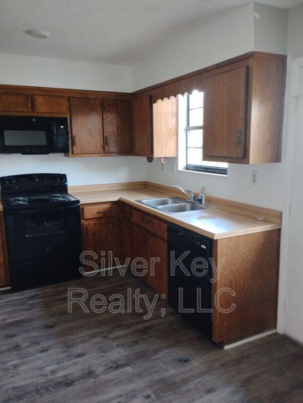 Foto principal - 823 Englewood Rd