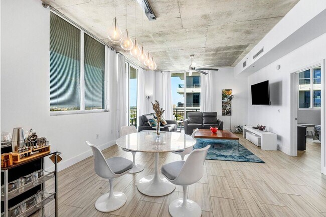 Foto del edificio - 300 S Australian Ave