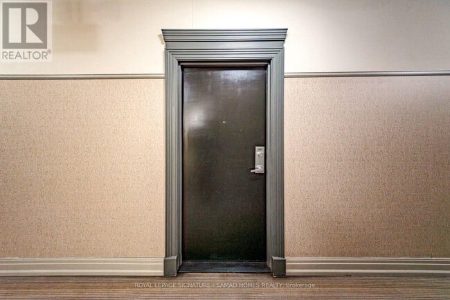 Photo du bâtiment - 388 Prince of Wales Dr