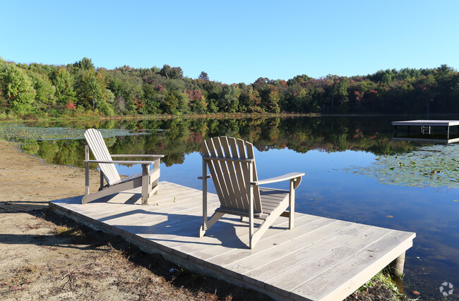 Building Photo - Foxtail Glen on White Pond