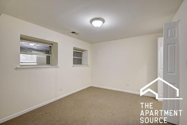 Foto del edificio - 3045 W Logan Blvd