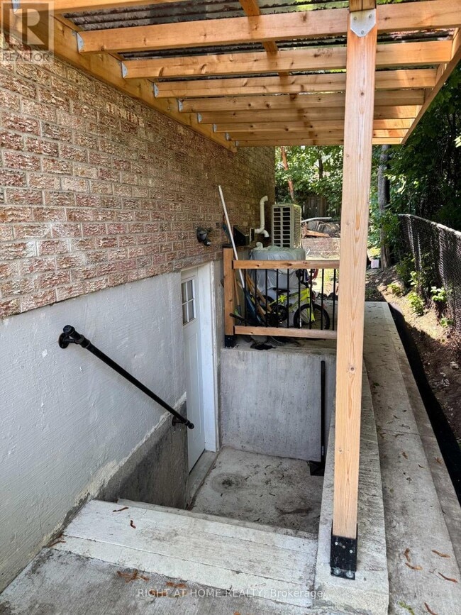 Building Photo - 3363 Chokecherry Crescent