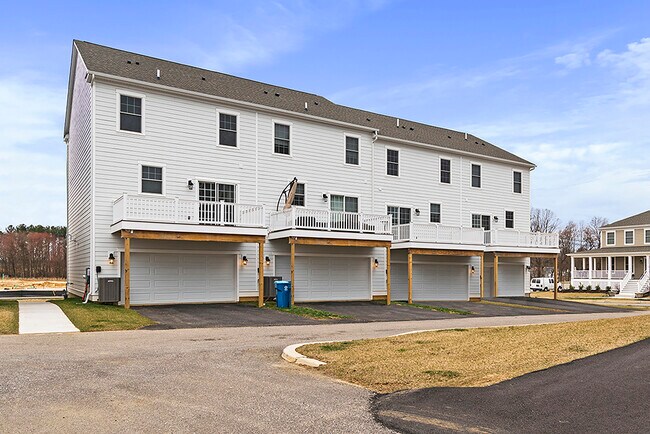 Building Photo - 985 Lorewood Grove Rd