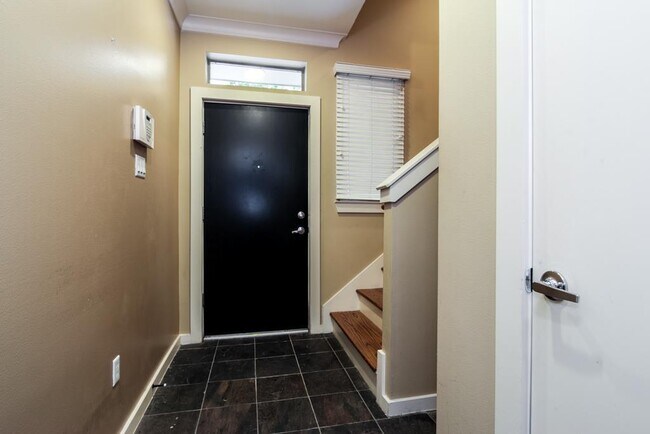 Building Photo - 4430 Center St