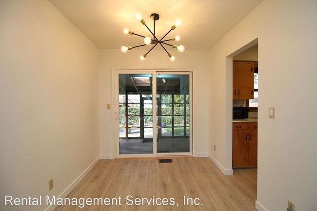 Building Photo - 2 br, 1.5 bath House - 8715 SE 31st Ave