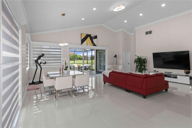 Building Photo - 1530 Lacosta Dr W