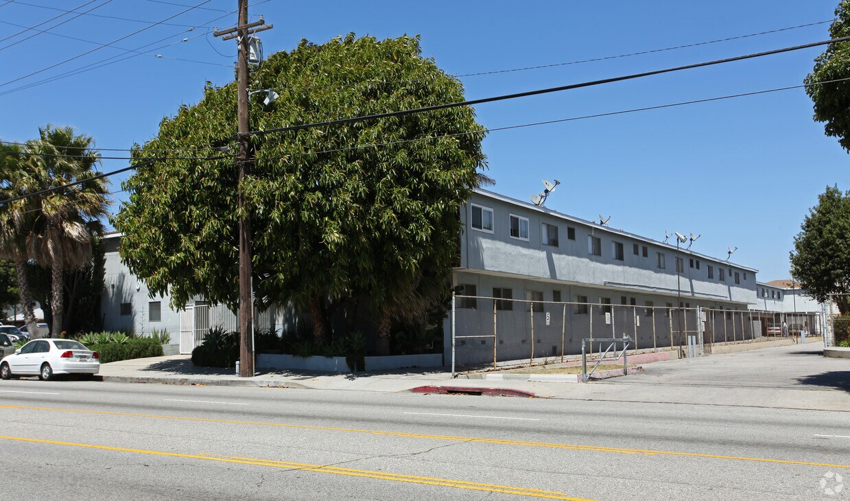 Building Photo - 3868 S Centinela Ave