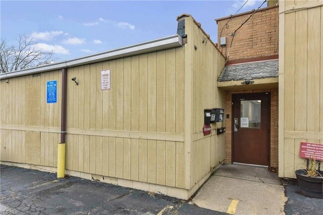 Building Photo - 5681 Ridge Rd