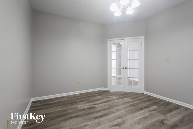 Building Photo - 665 Loon Ln
