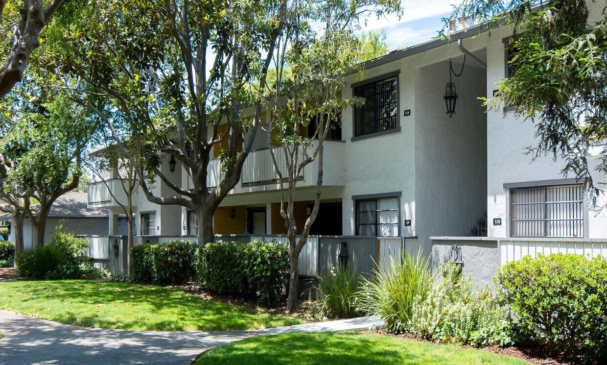 Foto principal - 20200 Lucille Ave