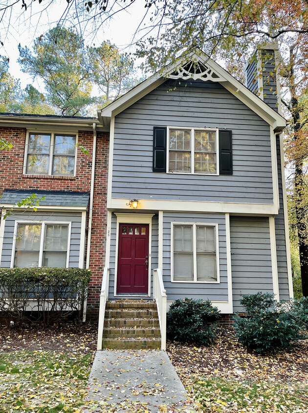 Beautiful Townhome in Cary's Kildaire Farms Photo