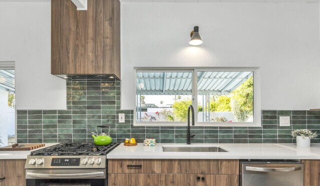 Foto del edificio - 547 N Farrell Dr
