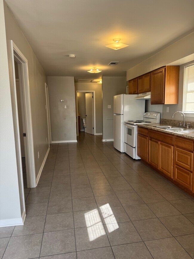 Foto del edificio - 2725 Huey P Long Ave