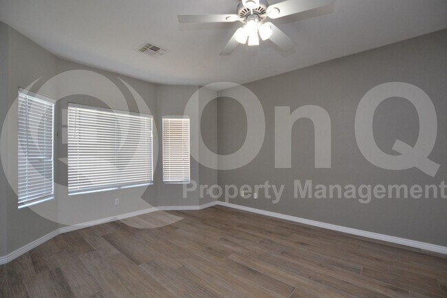 Foto del edificio - 8166 W Ross Ave