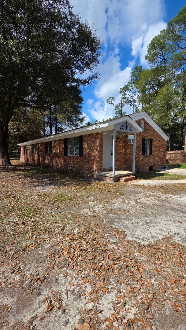 Building Photo - 2505 Rosebrier Ave