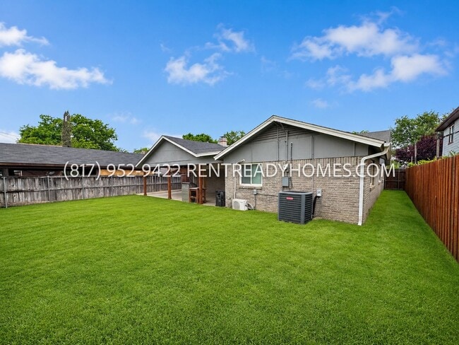 Building Photo - 12372 High Meadow Dr