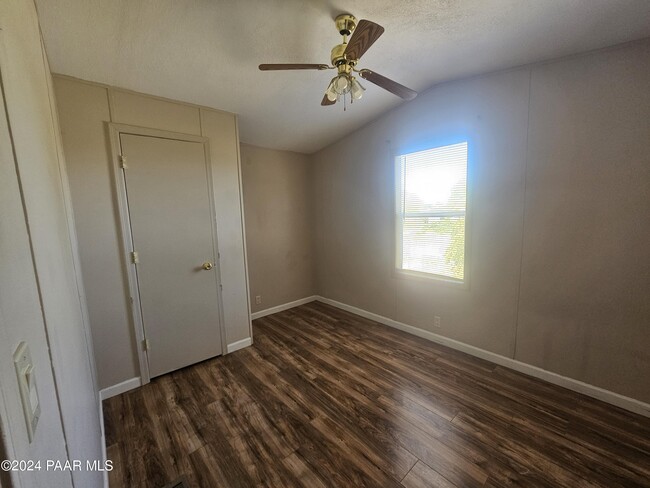Building Photo - 17243 E Lakeview Dr