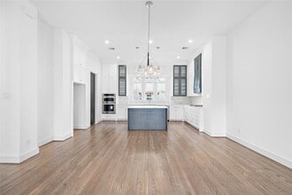 Building Photo - 1011 E 28th St