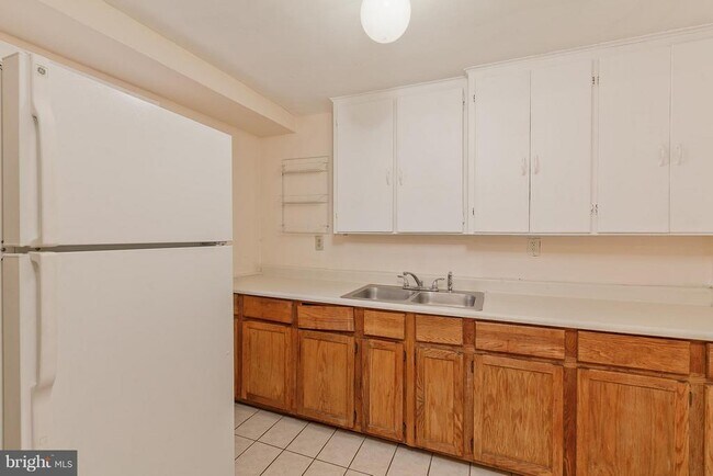 Building Photo - 908 Prospect St