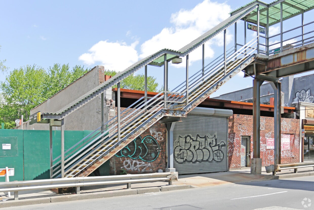 Primary Photo - 1247 Atlantic Ave