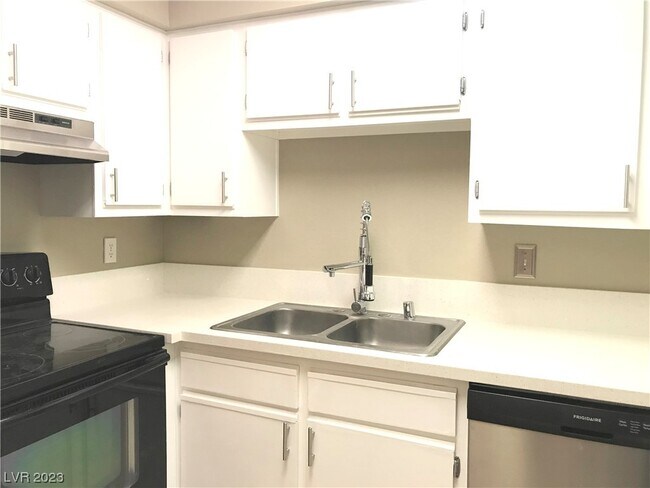 Building Photo - 3151 N Soaring Gulls Dr