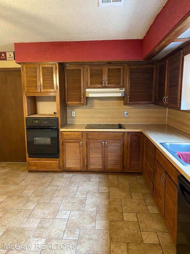 Building Photo - 3 br, 2 bath House - 4520 W. Tacoma Street