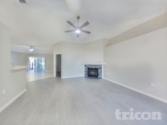 Foto del edificio - 12633 Avery Hill Ct