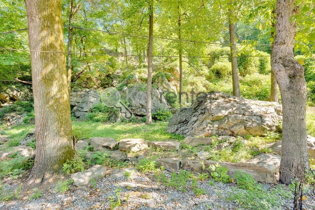 Building Photo - 1461 Palisades Rd
