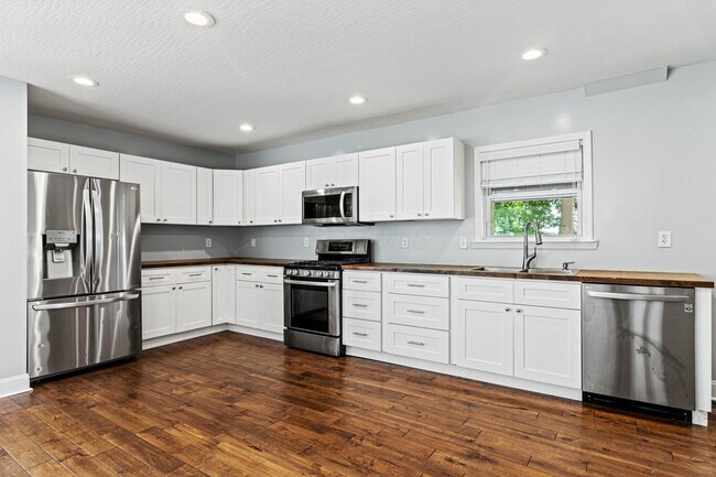 Foto del edificio - 3365 Lakeside Rd
